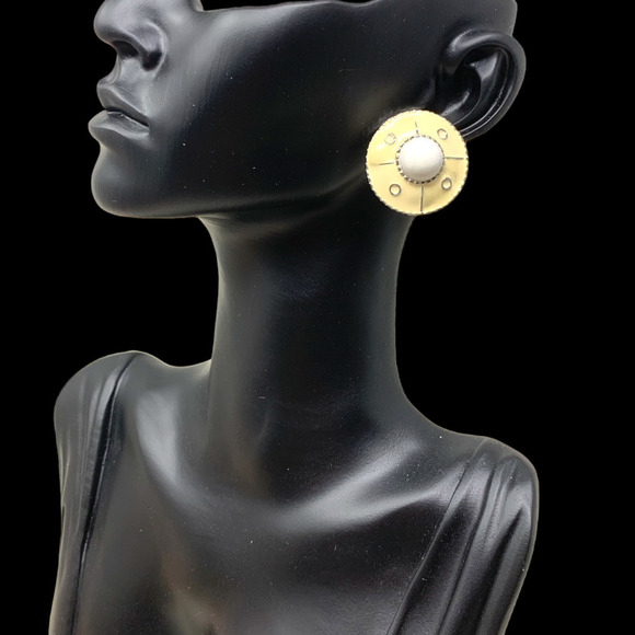 Vintage 1980s Earrings Ivory & White Enamel Discs Pierced Unsigned New Wave - Picture 1 of 4
